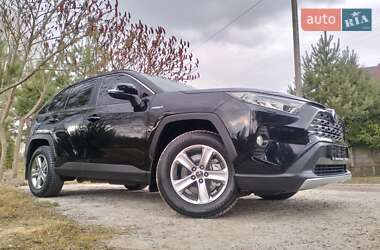 Позашляховик / Кросовер Toyota RAV4 2021 в Рівному