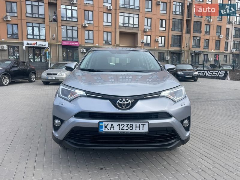 Внедорожник / Кроссовер Toyota RAV4 2017 в Киеве