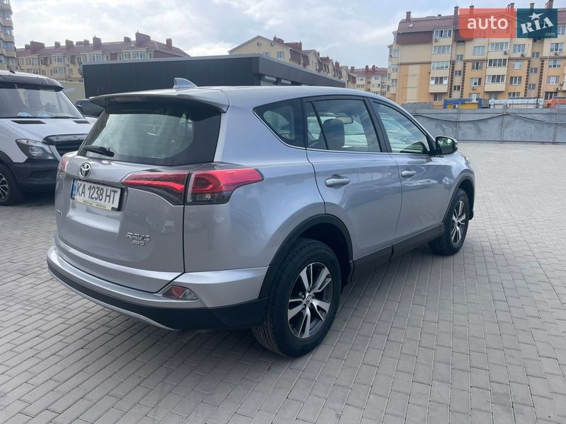 Внедорожник / Кроссовер Toyota RAV4 2017 в Киеве
