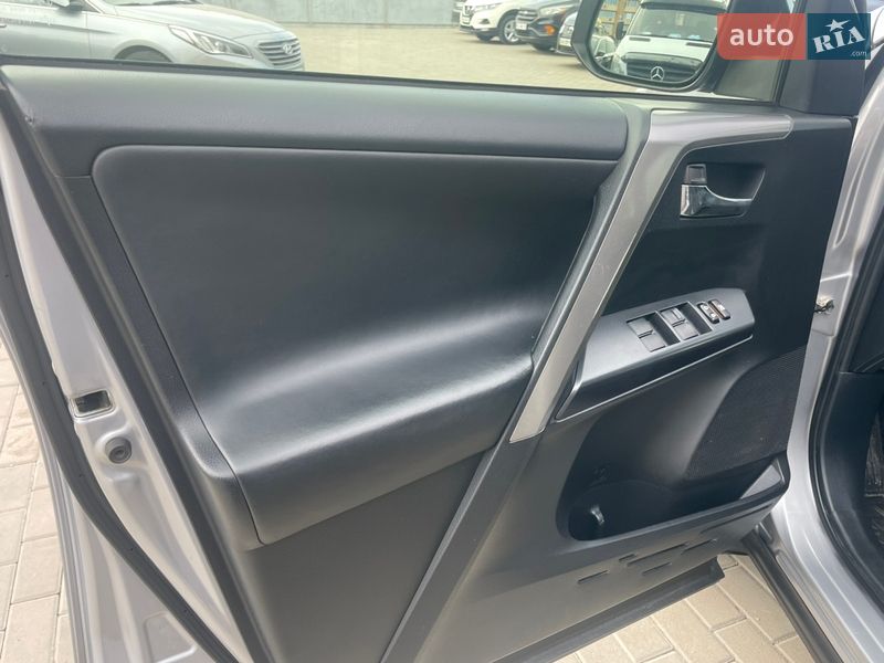 Внедорожник / Кроссовер Toyota RAV4 2017 в Киеве