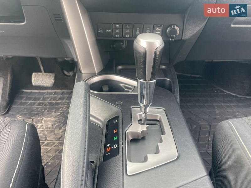 Внедорожник / Кроссовер Toyota RAV4 2017 в Киеве