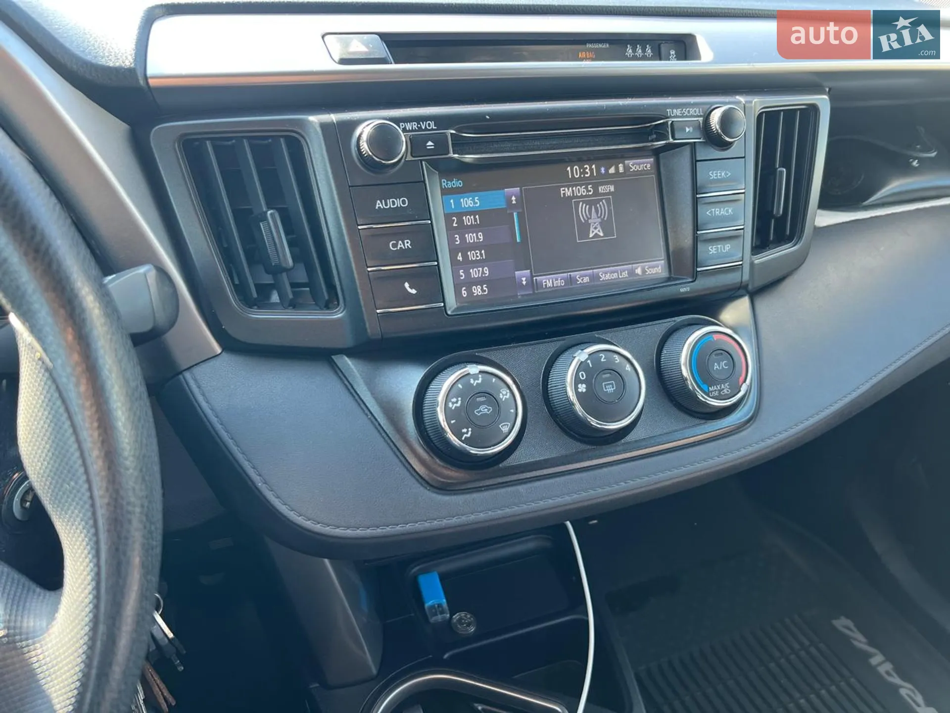 2018 Toyota RAV 4 - мініатюра 11