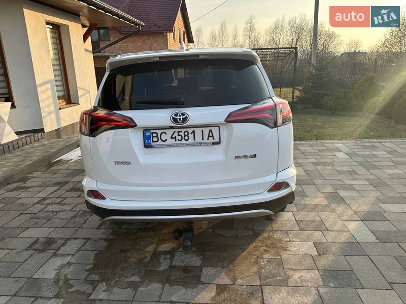Позашляховик / Кросовер Toyota RAV4 2017 в Дрогобичі