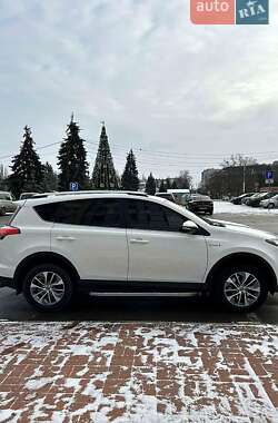 Позашляховик / Кросовер Toyota RAV4 2017 в Миргороді