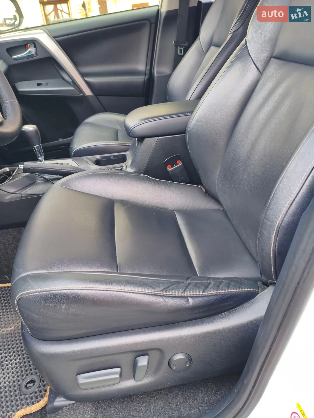 2018 Toyota RAV 4 - мініатюра 11