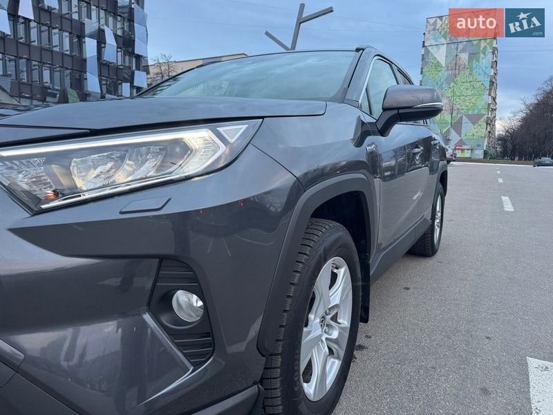 Позашляховик / Кросовер Toyota RAV4 2020 в Харкові