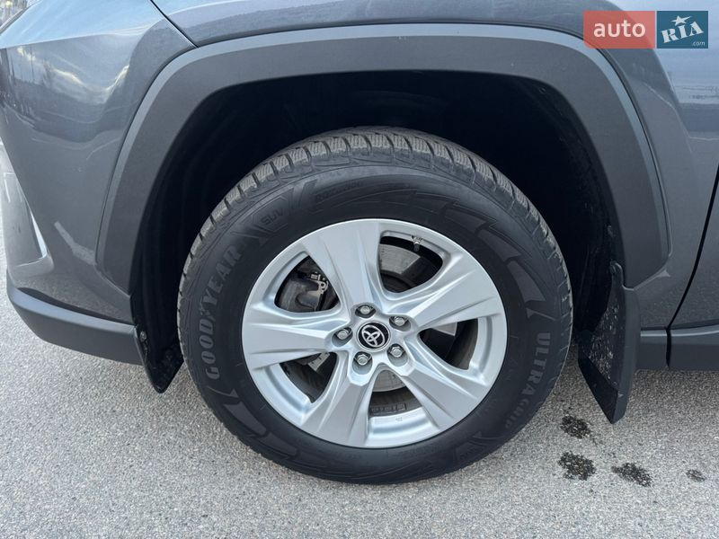 Позашляховик / Кросовер Toyota RAV4 2020 в Харкові