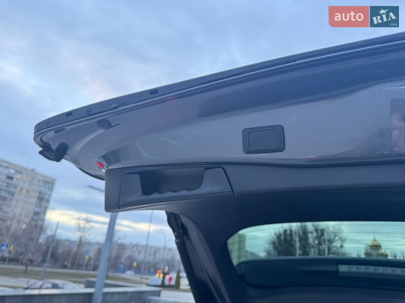 Позашляховик / Кросовер Toyota RAV4 2020 в Харкові