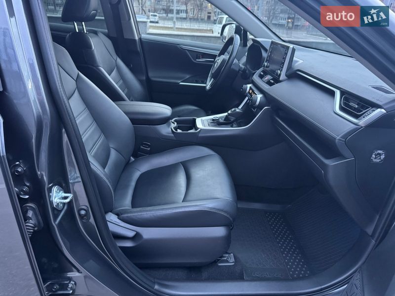 Позашляховик / Кросовер Toyota RAV4 2020 в Харкові