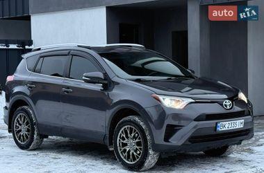 Внедорожник / Кроссовер Toyota RAV4 2016 в Ровно