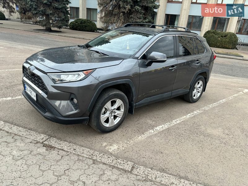 Внедорожник / Кроссовер Toyota RAV4 2021 в Хмельницком