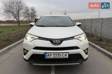 Позашляховик / Кросовер Toyota RAV4 2017 в Дніпрі