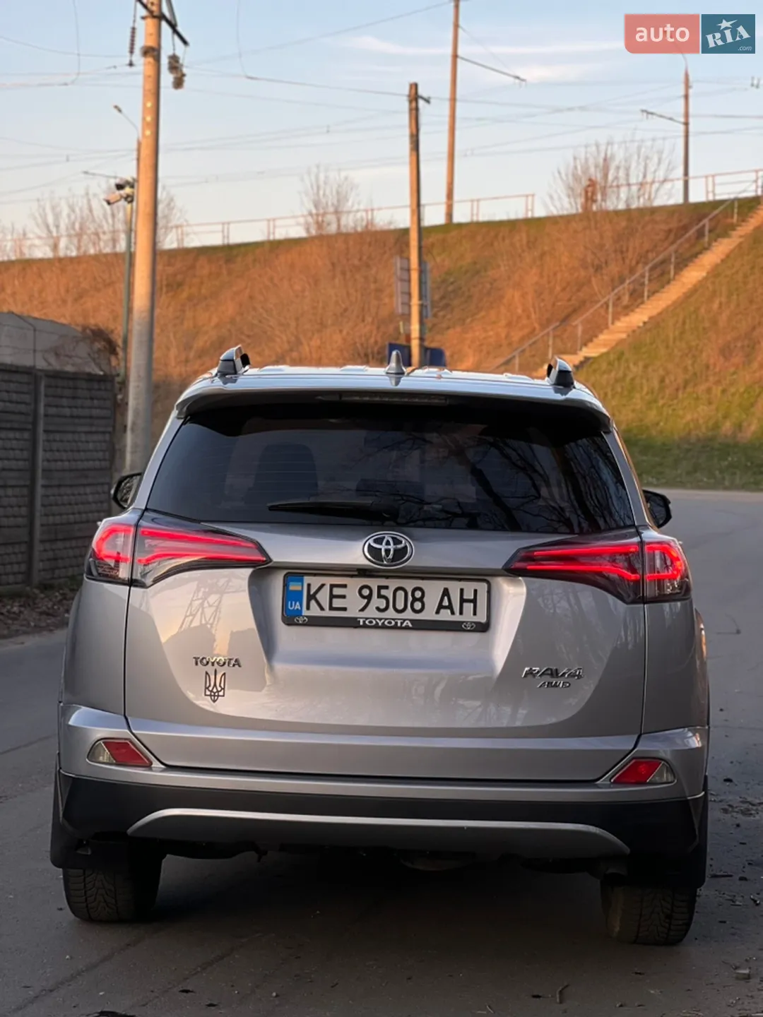 2017 Toyota RAV 4 - мініатюра 4