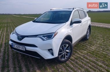 Внедорожник / Кроссовер Toyota RAV4 2017 в Львове
