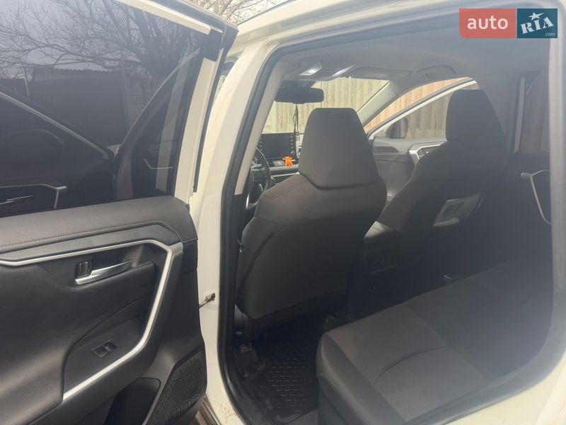 Позашляховик / Кросовер Toyota RAV4 2021 в Кривому Розі