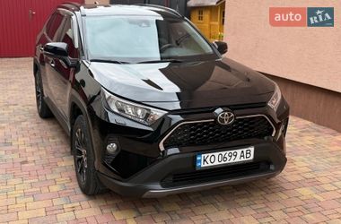 Позашляховик / Кросовер Toyota RAV4 2020 в Тячеві