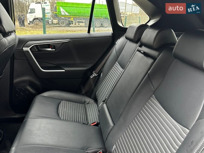 Позашляховик / Кросовер Toyota RAV4 2020 в Києві
