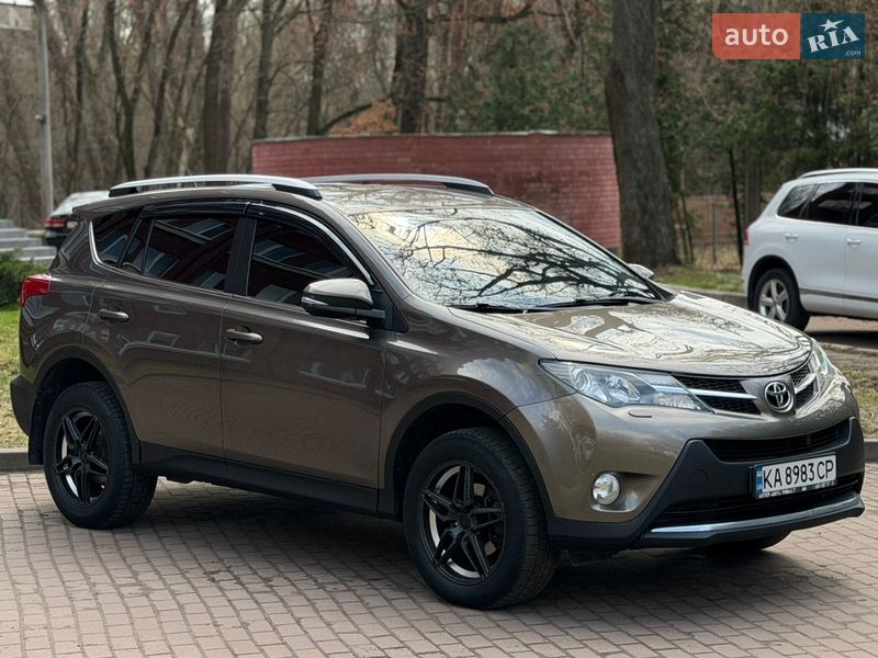 Позашляховик / Кросовер Toyota RAV4 2013 в Чернігові