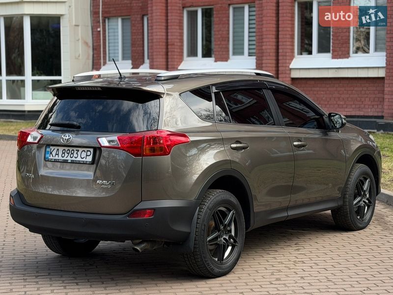 Позашляховик / Кросовер Toyota RAV4 2013 в Чернігові