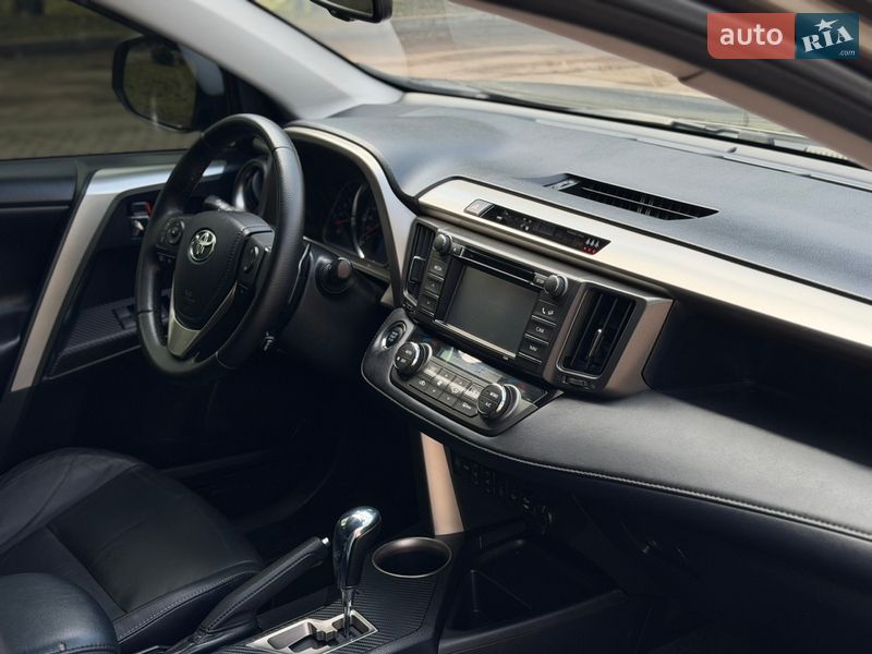 Позашляховик / Кросовер Toyota RAV4 2013 в Чернігові