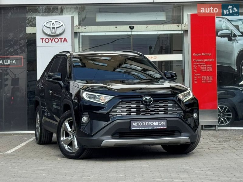 Внедорожник / Кроссовер Toyota RAV4 2019 в Ужгороде
