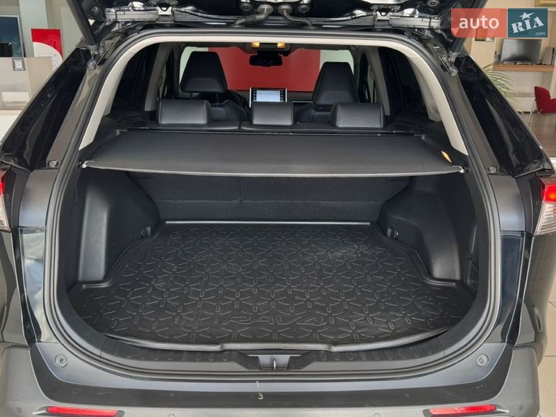 Внедорожник / Кроссовер Toyota RAV4 2019 в Ужгороде