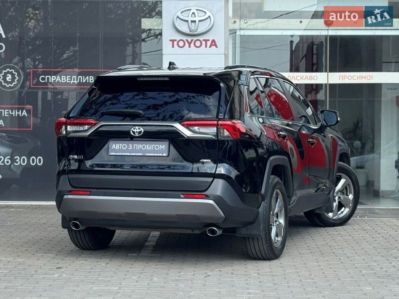 Внедорожник / Кроссовер Toyota RAV4 2019 в Ужгороде