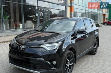 Внедорожник / Кроссовер Toyota RAV4 2017 в Хмельницком