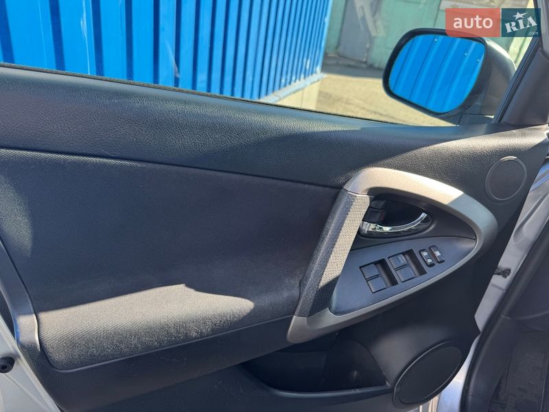 Позашляховик / Кросовер Toyota RAV4 2010 в Дніпрі