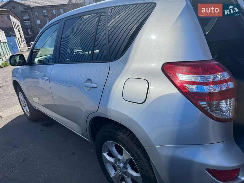 Позашляховик / Кросовер Toyota RAV4 2010 в Дніпрі