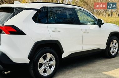 Позашляховик / Кросовер Toyota RAV4 2021 в Києві
