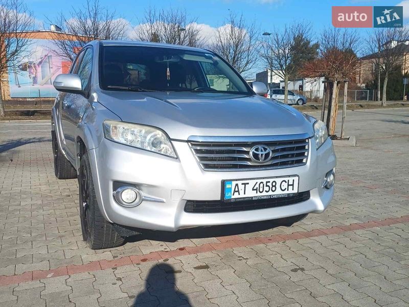 Позашляховик / Кросовер Toyota RAV4 2010 в Рожнятові
