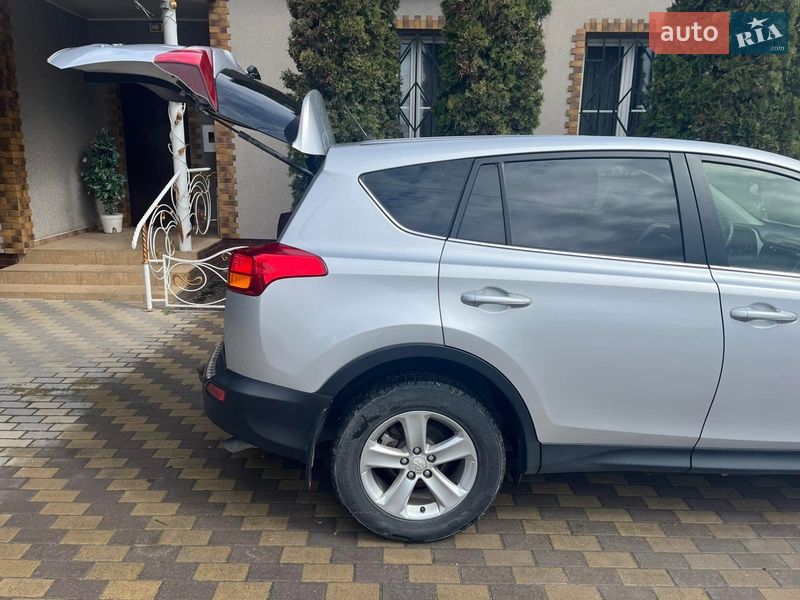 Позашляховик / Кросовер Toyota RAV4 2014 в Дунаївцях