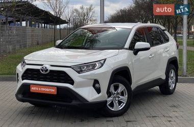 Внедорожник / Кроссовер Toyota RAV4 2021 в Днепре