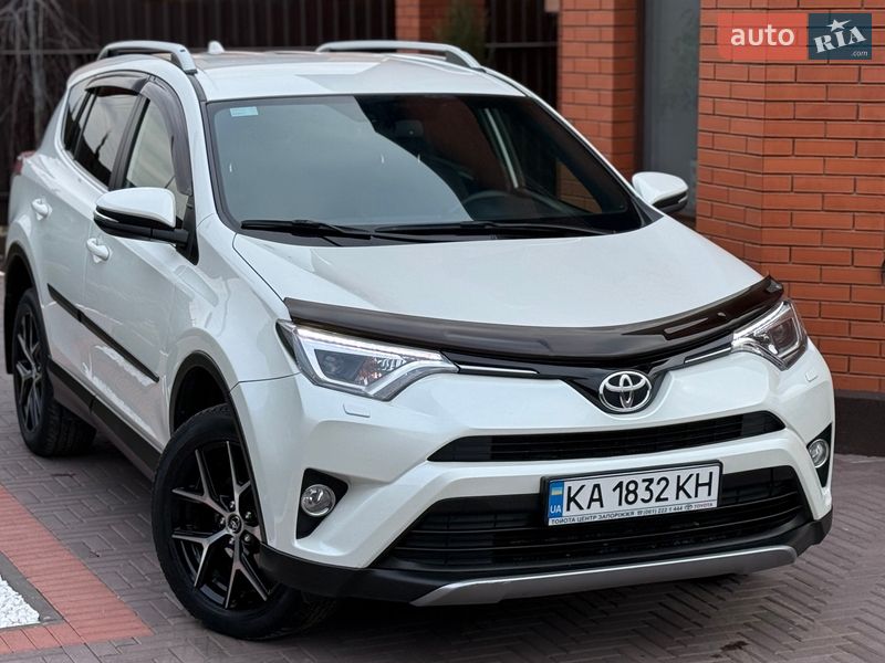 Внедорожник / Кроссовер Toyota RAV4 2017 в Виннице
