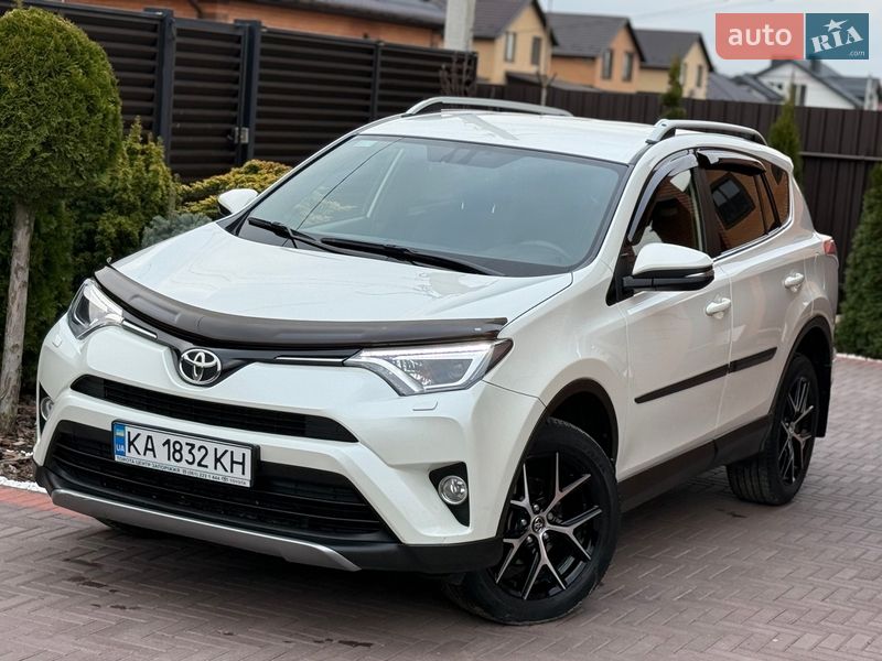 Внедорожник / Кроссовер Toyota RAV4 2017 в Виннице