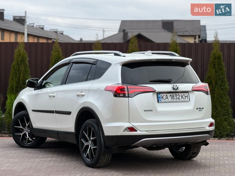 Внедорожник / Кроссовер Toyota RAV4 2017 в Виннице