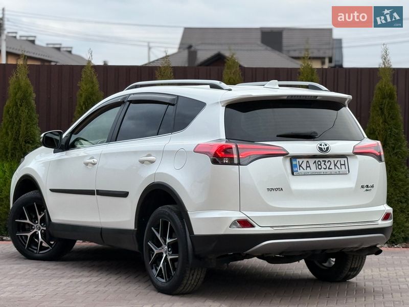 Внедорожник / Кроссовер Toyota RAV4 2017 в Виннице