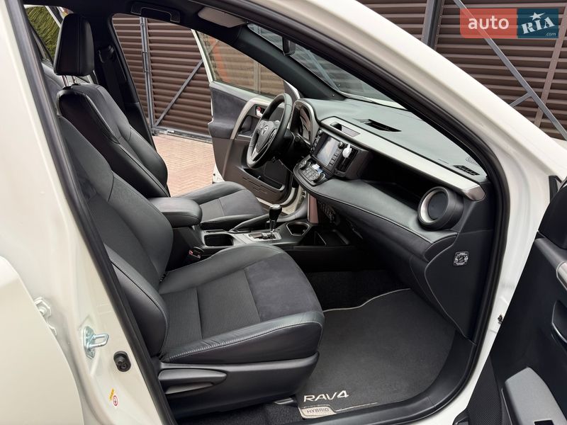 Внедорожник / Кроссовер Toyota RAV4 2017 в Виннице