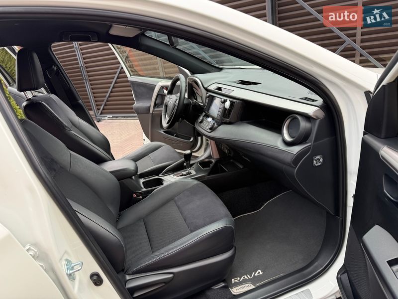 Внедорожник / Кроссовер Toyota RAV4 2017 в Виннице