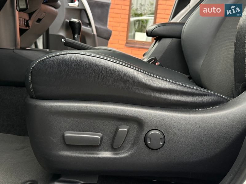 Внедорожник / Кроссовер Toyota RAV4 2017 в Виннице