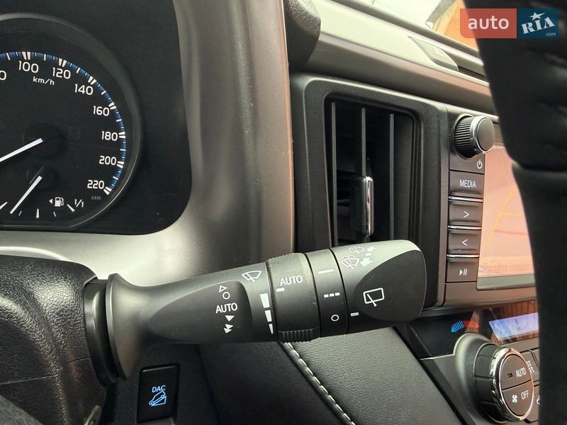 Внедорожник / Кроссовер Toyota RAV4 2017 в Виннице
