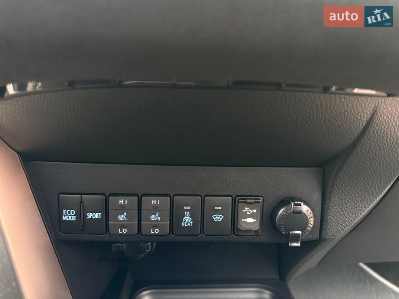 Внедорожник / Кроссовер Toyota RAV4 2017 в Виннице