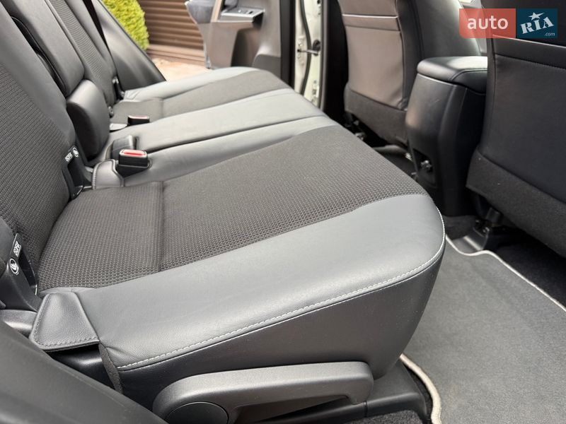 Внедорожник / Кроссовер Toyota RAV4 2017 в Виннице