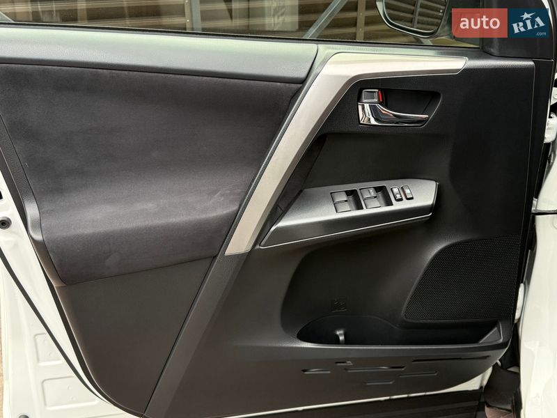 Внедорожник / Кроссовер Toyota RAV4 2017 в Виннице