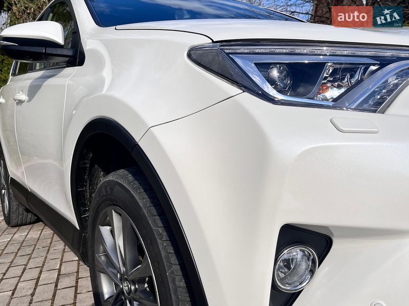 Внедорожник / Кроссовер Toyota RAV4 2018 в Львове