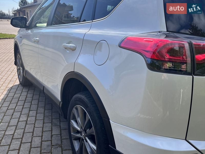 Внедорожник / Кроссовер Toyota RAV4 2018 в Львове