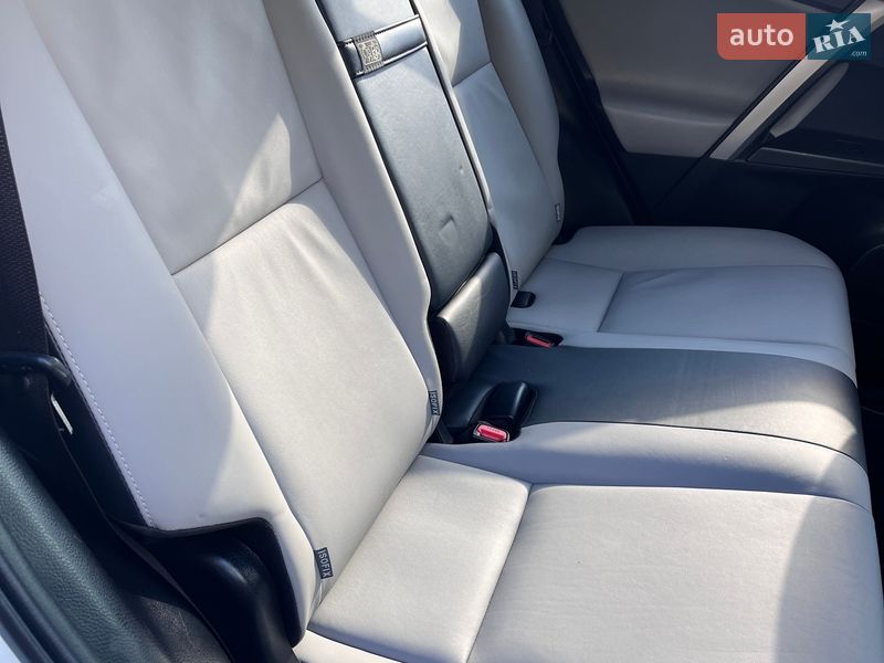 Внедорожник / Кроссовер Toyota RAV4 2018 в Львове