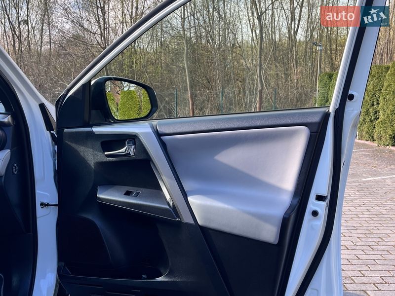 Внедорожник / Кроссовер Toyota RAV4 2018 в Львове