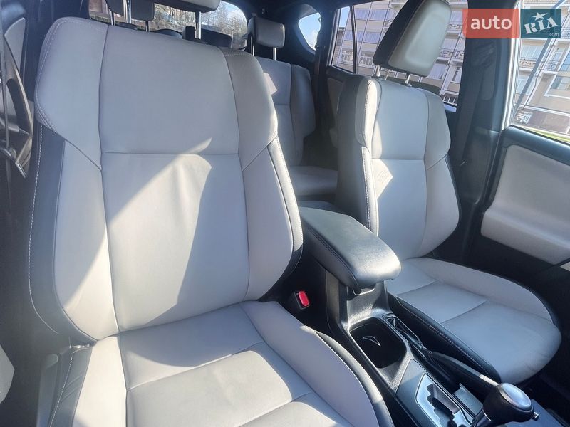Внедорожник / Кроссовер Toyota RAV4 2018 в Львове